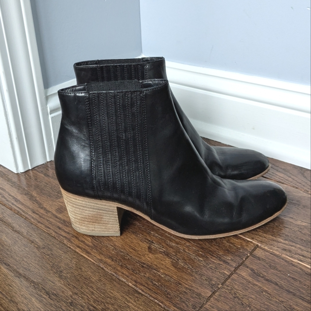 Vince Black Italian Leather Haider Chelsea Ankle Boots Booties Size 8